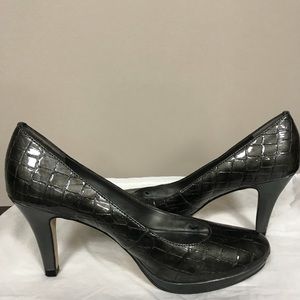 Anne Klein Gray Alligator Pattern Heel